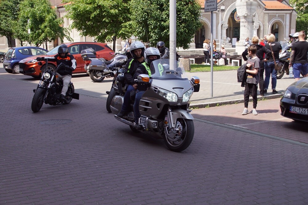 W sobotę na rynku odbyła się kolejna akcja z cyklu "Motoserce", organizowana przez klub motocyklowy Road Runners MC Poland Chapter Ruda Śląska oraz Stowarzyszenie Motocyklistów. 

fot. Karolina Bauszek