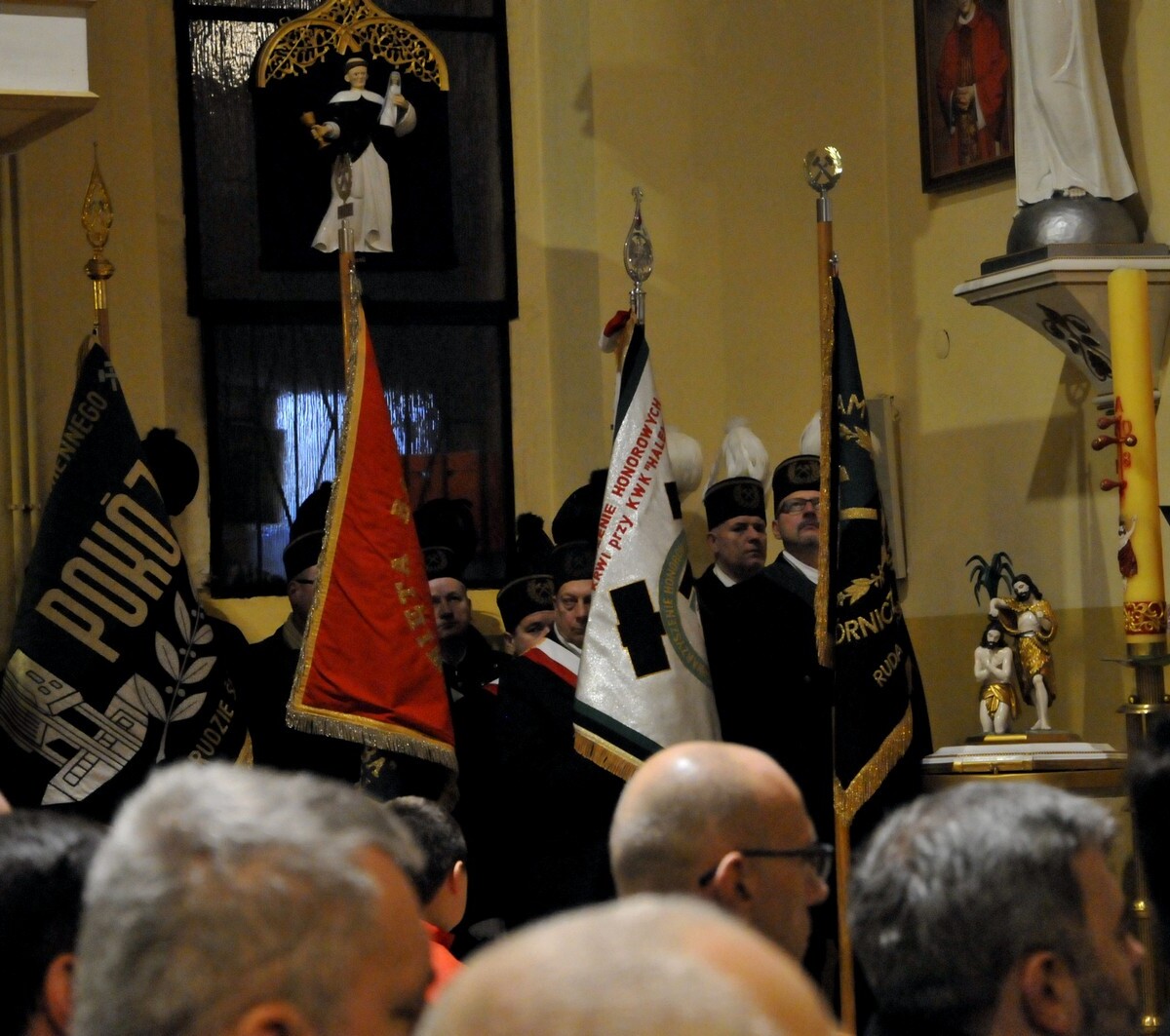 21 listopada 2006 roku w KWK Halemba doszło do tragedii – wybuch metanu spowodował potężną eksplozję pyłu węglowego, w wyniku czego śmierć poniosło 23 górników. Był to czarny dzień dla polskiego górnictwa i nieopisana tragedia dla wielu śląskich rodzin. Dziś obchodzimy dwunastą rocznicę tamtych wydarzeń.