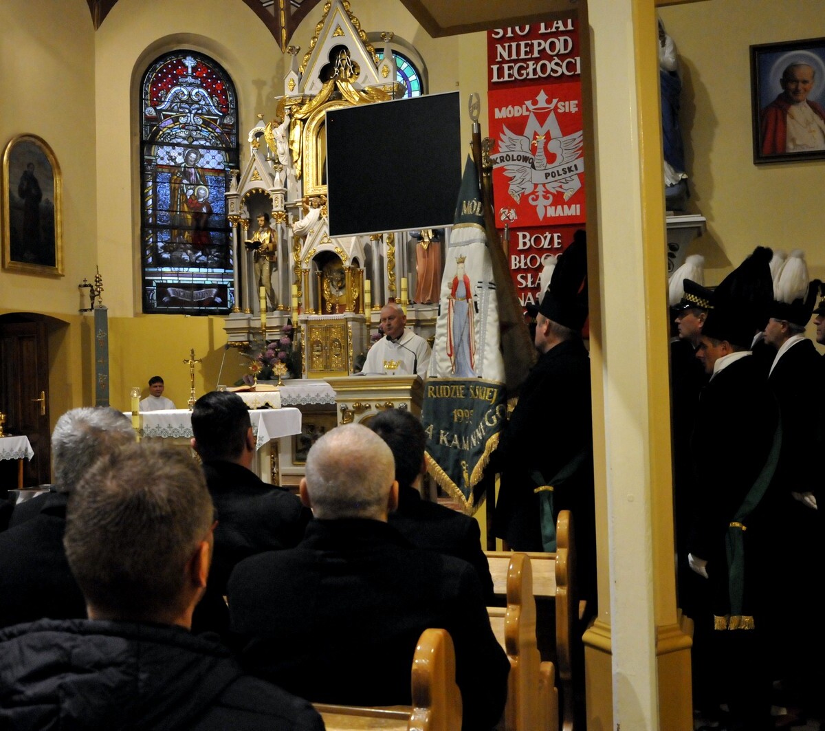 21 listopada 2006 roku w KWK Halemba doszło do tragedii – wybuch metanu spowodował potężną eksplozję pyłu węglowego, w wyniku czego śmierć poniosło 23 górników. Był to czarny dzień dla polskiego górnictwa i nieopisana tragedia dla wielu śląskich rodzin. Dziś obchodzimy dwunastą rocznicę tamtych wydarzeń.