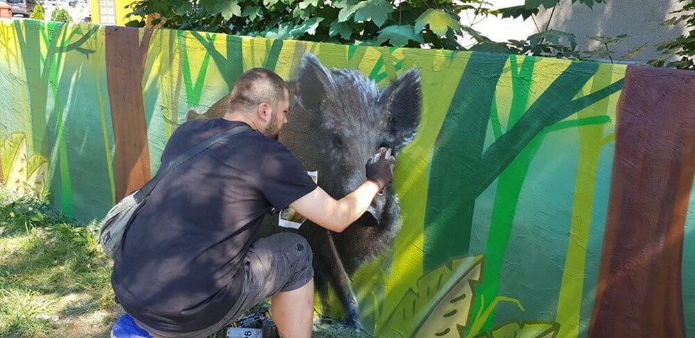 W Kochłowicach powstał nowy mural! Malowidło ozdobiło mur znajdujący się przy skrzyżowaniu ulic Oświęcimskiej i Piłsudskiego. 