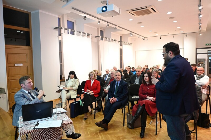Muzeum Miejskie wydało unikalny album "Ruda Śląska na dawnej pocztówce"