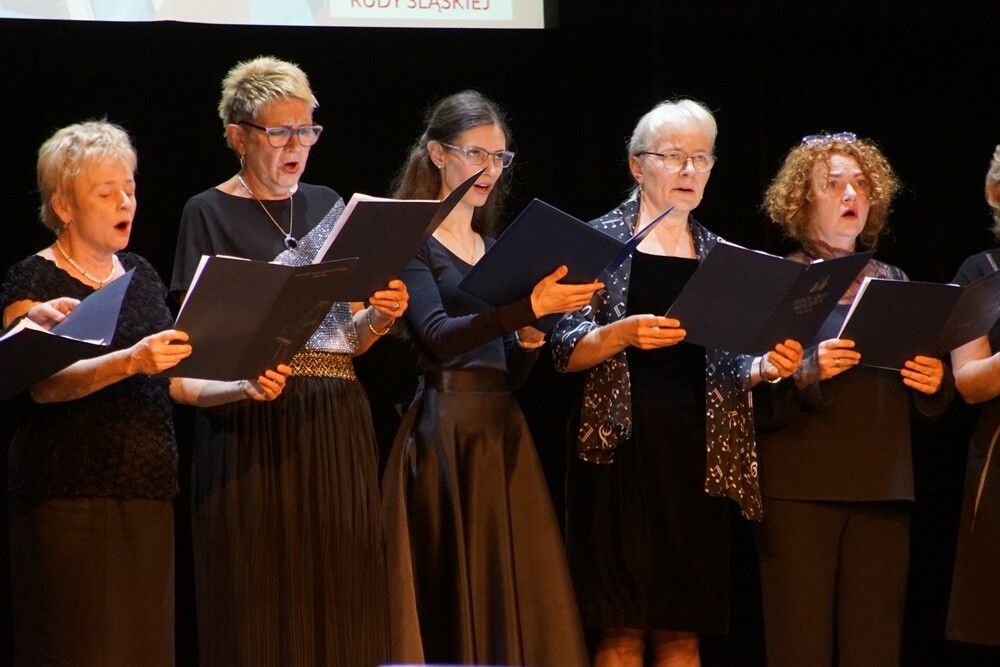 W Miejskim Centrum Kultury im. H. Bisty odbył się koncert "Muzyczny fajer skuli diamentowych godow Rudy Ślonskij" w wykonaniu pedagogów i absolwentów Zespołu Szkół Muzycznych I i II stopnia w Rudzie Śląskiej.