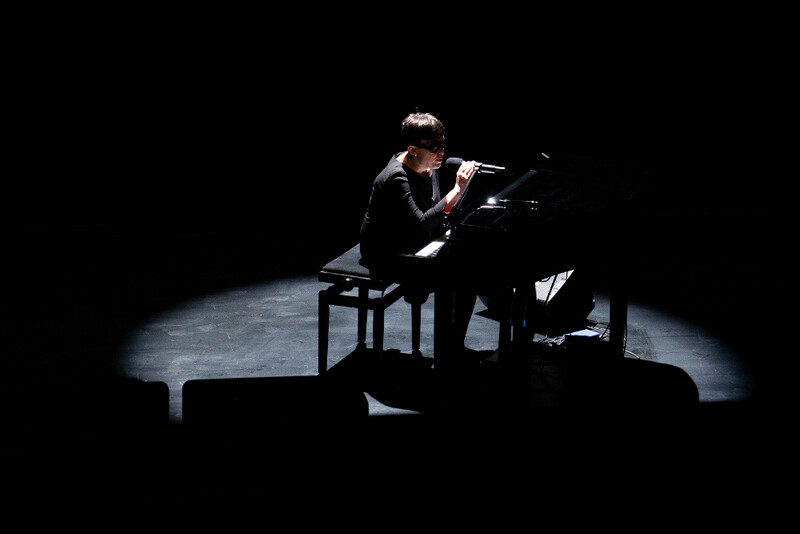 Muzyka w ciemności - sensoryczny koncert pianistki Kai Kosowskiej