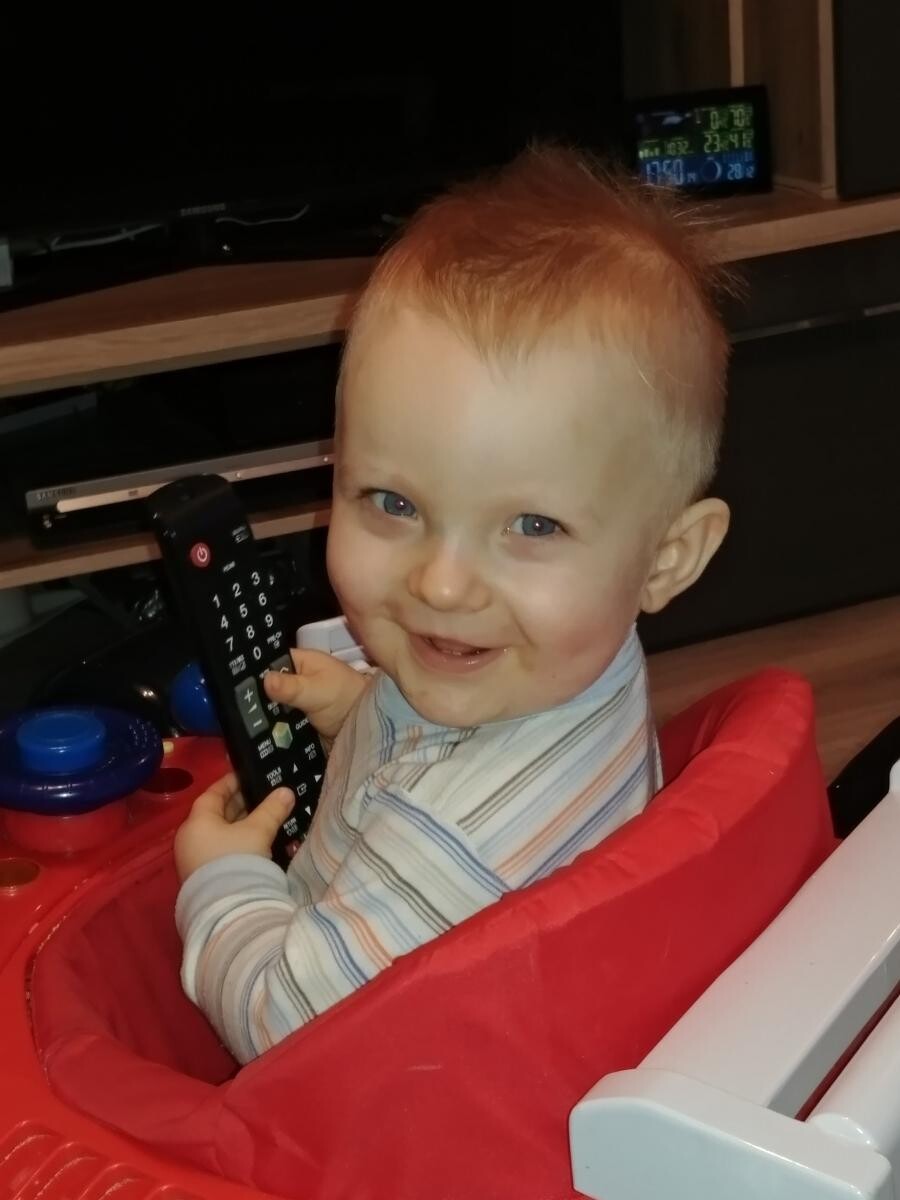 Bartosz ur. 19.02.2019 i zdjęcie pt. " Naprawdę myślałaś,że odzyskasz pilota?? " :D 
dzielnica: Bykowina