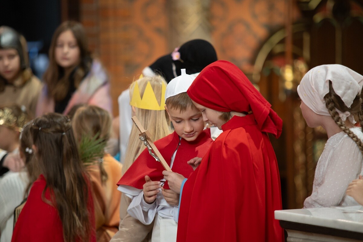 Najmłodsi mieszkańcy Kochłowic wyjątkowo uczcili Uroczystość Wszystkich Świętych. / fot. Marek Faber