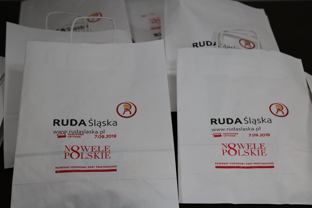 W Rudzie Śląskiej, a także w brazylijskim Rio de Janeiro, tunezyjskim Tunisie czy australijskim Melbourne odbywa się dziś polskie Narodowe Czytanie. 8 lektur wybranych na ósmą edycję czytano w Centrum Inicjatyw Społecznych "Stary Orzegów" MBP.