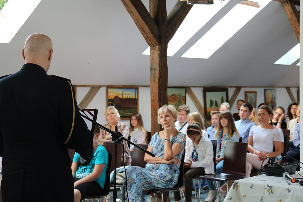 W Rudzie Śląskiej, a także w brazylijskim Rio de Janeiro, tunezyjskim Tunisie czy australijskim Melbourne odbywa się dziś polskie Narodowe Czytanie. 8 lektur wybranych na ósmą edycję czytano w Centrum Inicjatyw Społecznych "Stary Orzegów" MBP.