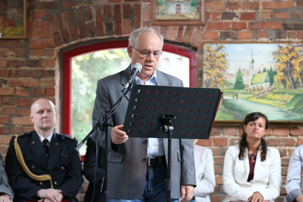 W Rudzie Śląskiej, a także w brazylijskim Rio de Janeiro, tunezyjskim Tunisie czy australijskim Melbourne odbywa się dziś polskie Narodowe Czytanie. 8 lektur wybranych na ósmą edycję czytano w Centrum Inicjatyw Społecznych "Stary Orzegów" MBP.