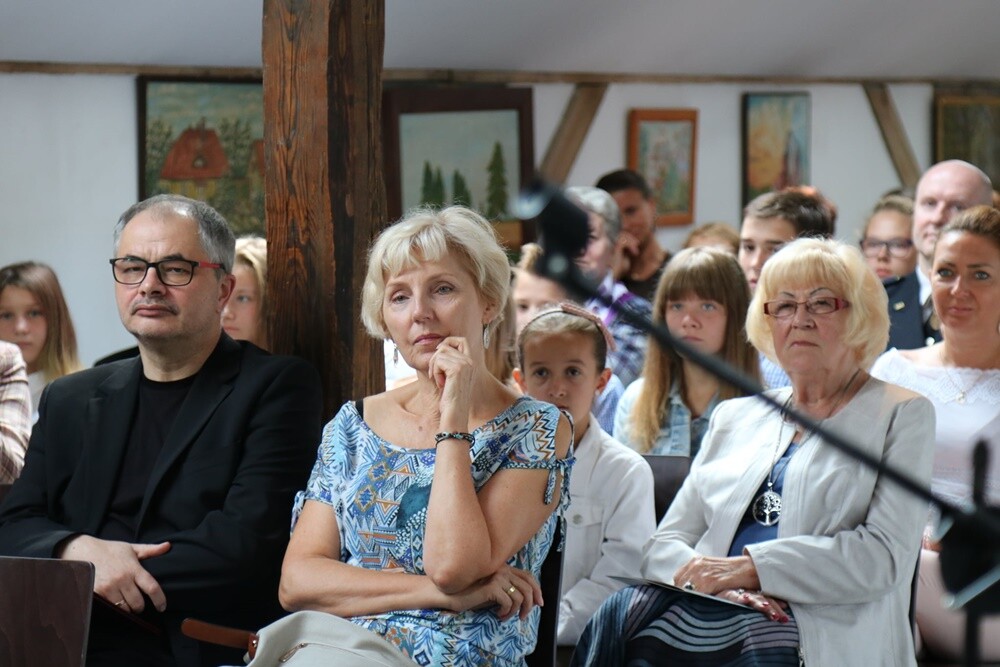 W Rudzie Śląskiej, a także w brazylijskim Rio de Janeiro, tunezyjskim Tunisie czy australijskim Melbourne odbywa się dziś polskie Narodowe Czytanie. 8 lektur wybranych na ósmą edycję czytano w Centrum Inicjatyw Społecznych "Stary Orzegów" MBP.