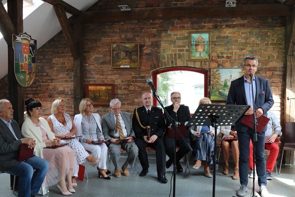 W Rudzie Śląskiej, a także w brazylijskim Rio de Janeiro, tunezyjskim Tunisie czy australijskim Melbourne odbywa się dziś polskie Narodowe Czytanie. 8 lektur wybranych na ósmą edycję czytano w Centrum Inicjatyw Społecznych "Stary Orzegów" MBP.