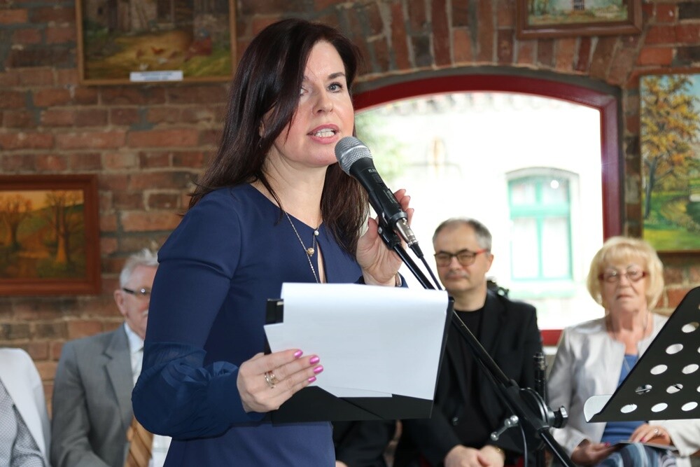 W Rudzie Śląskiej, a także w brazylijskim Rio de Janeiro, tunezyjskim Tunisie czy australijskim Melbourne odbywa się dziś polskie Narodowe Czytanie. 8 lektur wybranych na ósmą edycję czytano w Centrum Inicjatyw Społecznych "Stary Orzegów" MBP.