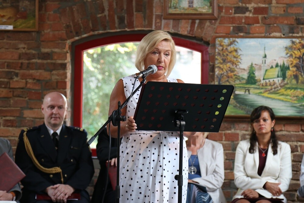 W Rudzie Śląskiej, a także w brazylijskim Rio de Janeiro, tunezyjskim Tunisie czy australijskim Melbourne odbywa się dziś polskie Narodowe Czytanie. 8 lektur wybranych na ósmą edycję czytano w Centrum Inicjatyw Społecznych "Stary Orzegów" MBP.