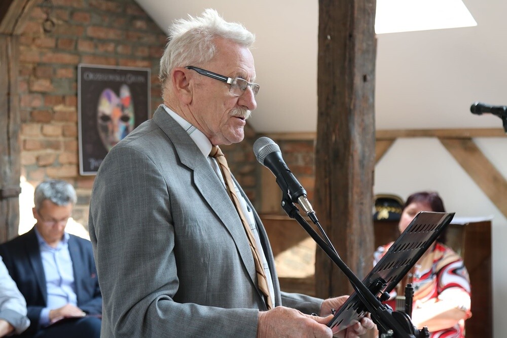 W Rudzie Śląskiej, a także w brazylijskim Rio de Janeiro, tunezyjskim Tunisie czy australijskim Melbourne odbywa się dziś polskie Narodowe Czytanie. 8 lektur wybranych na ósmą edycję czytano w Centrum Inicjatyw Społecznych "Stary Orzegów" MBP.