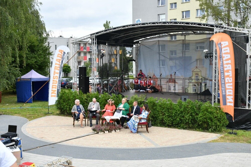 Dzisiaj odbyła się kolejna edycja Narodowego Czytania. Rudzianie czytali "Ballady i romanse" Adama Mickiewicza. 

fot. Jacek Knapik