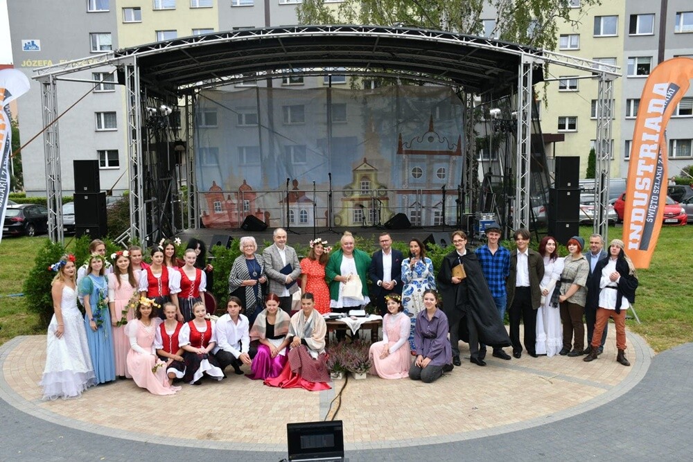 Dzisiaj odbyła się kolejna edycja Narodowego Czytania. Rudzianie czytali "Ballady i romanse" Adama Mickiewicza. 

fot. Jacek Knapik
