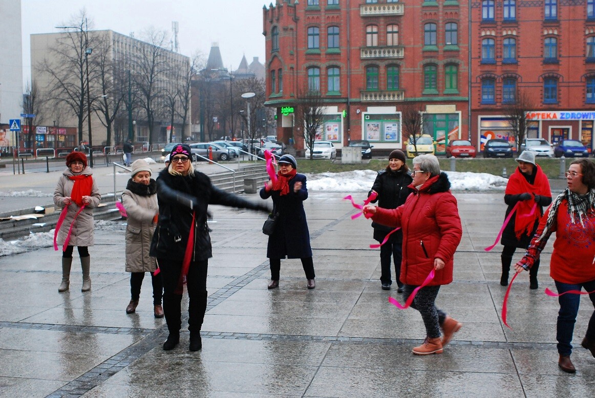 Przeprowadza się także ankiety wśród mieszkańców na temat udzielanej przez miasto pomocy ofiarom przemocy.