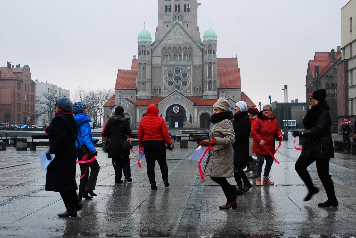 "Nazywam się Miliard ("One Billion Rising)" to ogólnoświatowa kampania społeczna przeciw przemocy wobec kobiet.