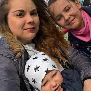 Jestem mamą 3 letniego Xaviera oraz opiekuje się  9 letnią Emilią. Jesteśmy szczęśliwi razem :) 
dzielnica: Bielszowice