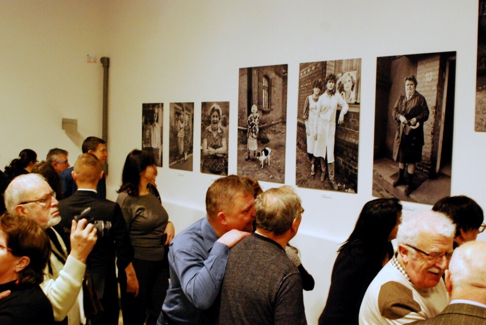 - Kulturalne serce Rudy Śląskiej bije dziś w Chebziu – zaznaczył Krzysztof Gołuch, fotograf, rudzianin, a zarazem kurator wystawy "Nieznany Dworzec", którą otwarto uroczyście w Galerii Fermata mieszczącej się w Stacji Biblioteka na dworcu PKP w Rudzie Śląskiej – Chebziu.