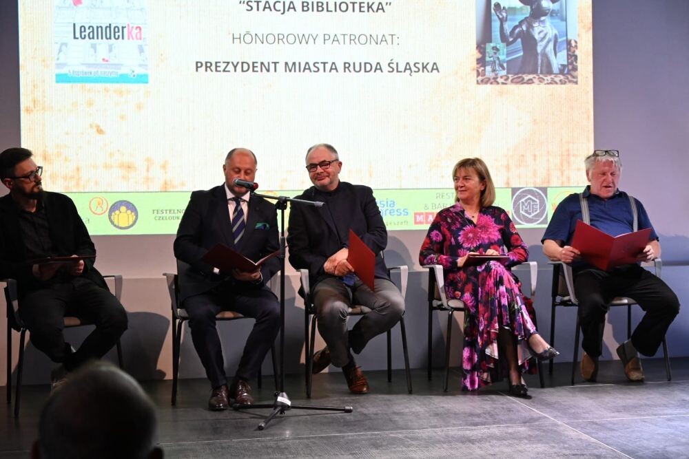 Niy ino gŏdōmy, ale tyż czytōmy w Stacji Biblioteka/fot. FB Michał Pierończyk