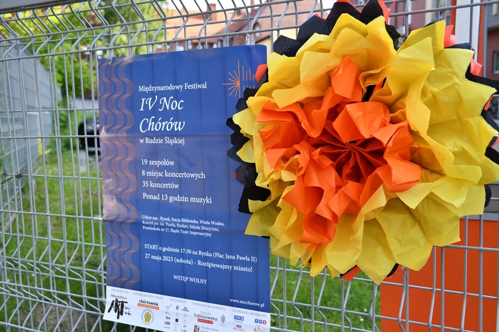 W sobotę odbyła się czwarta edycja Nocy Chórów w Rudzie Śląskiej! W ośmiu lokalizacjach swój repertuar zaprezentowało 19 zespołów. To w sumie 13 godzin muzyki!

fot. Jacek Knapik