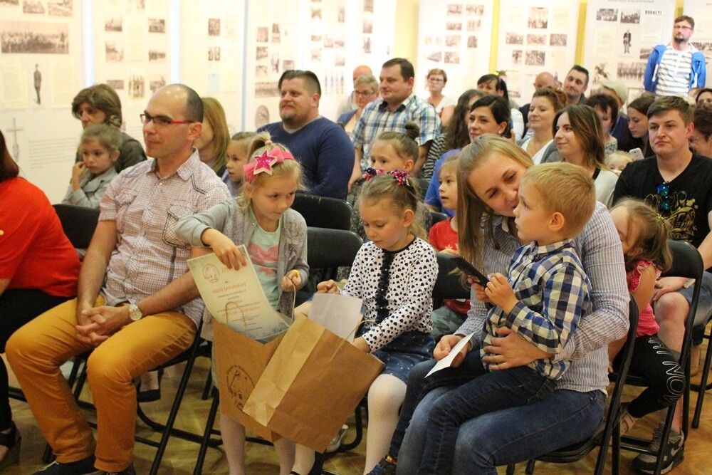 Koncert, zwiedzanie ekspozycji stałych, wystawa historyczna, finał konkursu plastycznego o tematyce niepodległościowej, prelekcja, biało-czerwone warsztaty plastyczne dla najmłodszych – to tylko niektóre atrakcje, które przygotowało Muzeum Miejskie im. Maksymiliana Chroboka w Rudzie Śląskiej z okazji Europejskiej Nocy Muzeów.