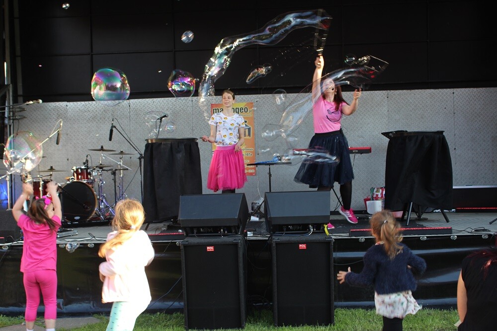 Koncert, zwiedzanie ekspozycji stałych, wystawa historyczna, finał konkursu plastycznego o tematyce niepodległościowej, prelekcja, biało-czerwone warsztaty plastyczne dla najmłodszych – to tylko niektóre atrakcje, które przygotowało Muzeum Miejskie im. Maksymiliana Chroboka w Rudzie Śląskiej z okazji Europejskiej Nocy Muzeów.