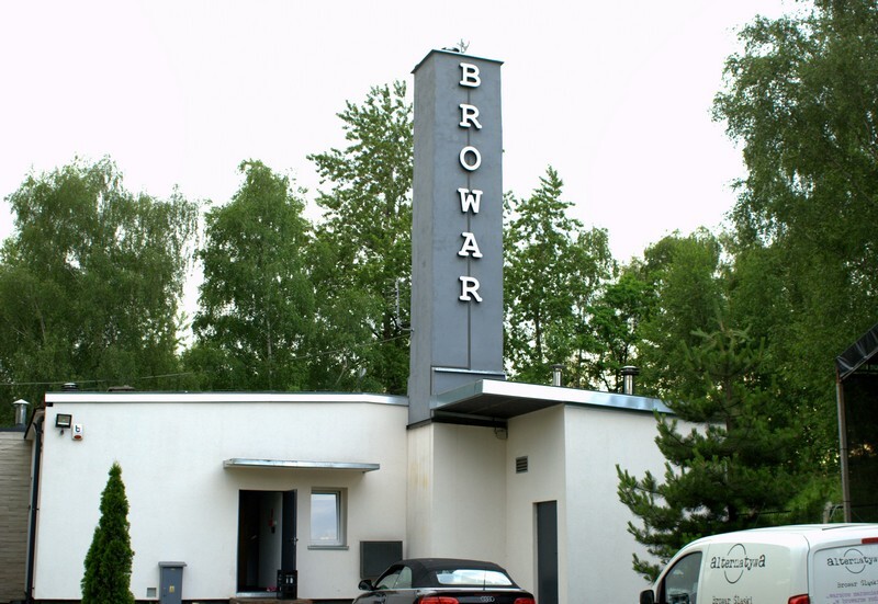 Browar Alternatywa w Rudzie Śląskiej zaprosił mieszkańców do udziału w niecodziennej Nocy Świętojańskiej. Podczas najkrótszej nocy w roku na terenie tutejszego ogrodu zaplanowano liczne atrakcje. Uczestnikom imprezy przygrywała słowiańska muzyka, było tradycyjne plecenie wianków z panią Agnieszką z Kwiaciarni Deszczowy Las, a także poszukiwanie alternatywnych kwiatów paproci, czyli butelek z piwem ukrytych w zakamarkach browaru. Każdy mógł też skosztować ziemniaków z ogniska, lodów rzemieślniczych czy usmażyć kiełbasę.