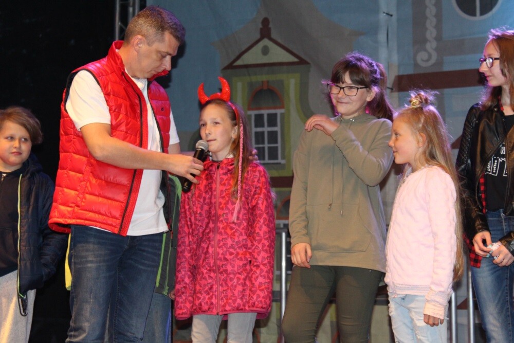 Noc Świętojańska obchodzona jest w wigilię dnia świętego Jana Chrzciciela, czyli w nocy z 23 na 24 czerwca. Datę tę przyjmuje się jako dzień narodzin Świętego. Jednak swoje korzenie święto to ma w obrzędach pogańskich, które związane były z czasem letniego przesilenia słońca.