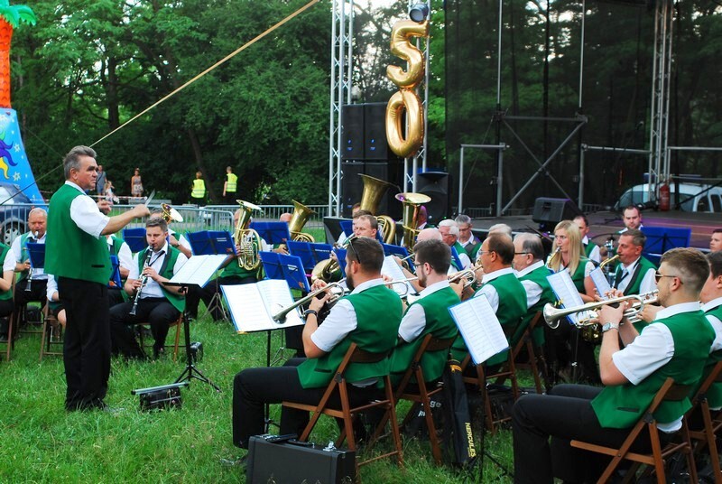 Noc świętojańska w Rudzie Śląskiej: Oprawę muzyczną zapewniła m.in. Orkiestra Dęta KWK Bielszowice pod batutą Zygmunta Kliksa.