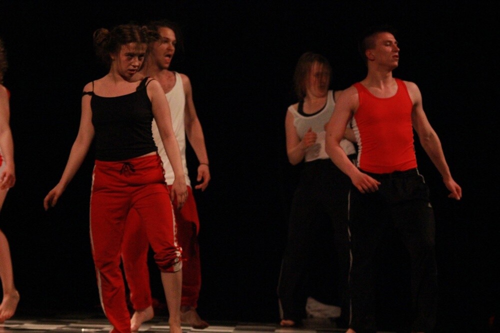 Tanecznych wrażeń nie brakowało w sobotni wieczór w Miejskim Centrum Kultury im. H. Bisty w Nowym Bytomiu. Z okazji Międzynarodowego Dnia Tańca odbyła się tam "Noc Tańca", podczas której publiczność mogła podziwiać lokalnych artystów. / fot. UM Ruda Śląska