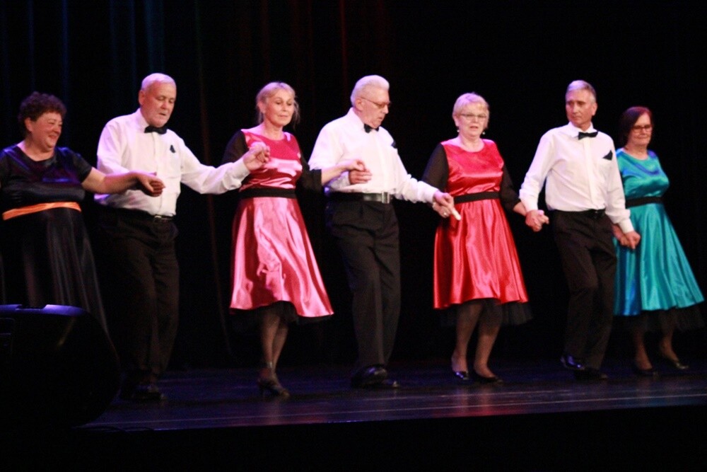 Tanecznych wrażeń nie brakowało w sobotni wieczór w Miejskim Centrum Kultury im. H. Bisty w Nowym Bytomiu. Z okazji Międzynarodowego Dnia Tańca odbyła się tam "Noc Tańca", podczas której publiczność mogła podziwiać lokalnych artystów. / fot. UM Ruda Śląska