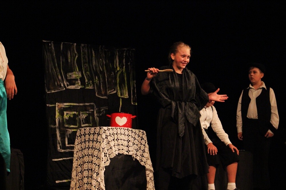 Noc Teatru w mieście bez teatru? Tak, to możliwe! Ruda Śląska po raz kolejny włączyła się w Metropolitalną Noc Teatrów. Rudzka odsłona wydarzenia odbyła się w sobotę. Od godz. 17.00 w Miejskim Centrum Kultury im. Henryka Bisty trwały przedstawienia oraz warsztaty.