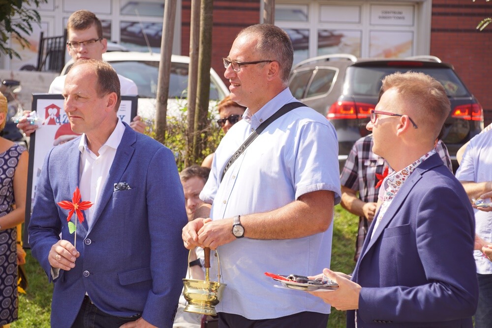 Pięć nowych pojazdów trafiło dziś do rudzkich ośrodków wspomagających osoby niepełnosprawne w mieście.