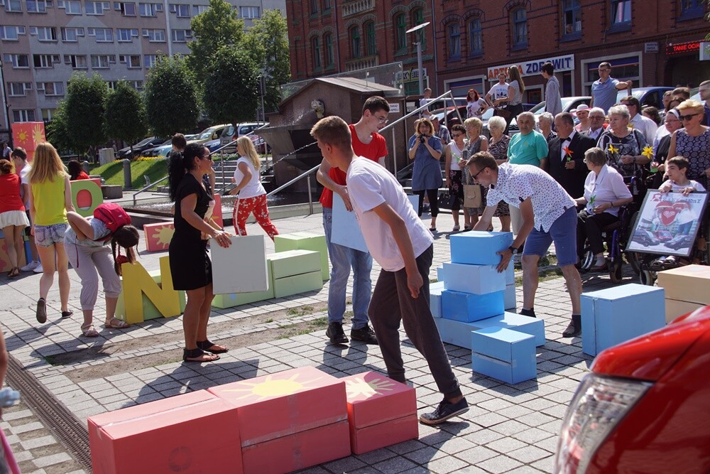 Pięć nowych pojazdów trafiło dziś do rudzkich ośrodków wspomagających osoby niepełnosprawne w mieście.