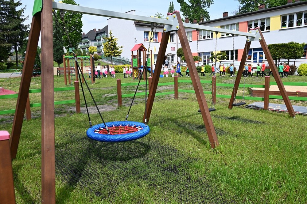 Przy Miejskim Przedszkolu nr 20 im. Słonecznej Doliny oficjalnie otwarty został we wtorek plac zabaw. 

fot. UM Ruda Śląska