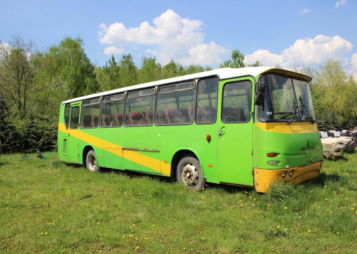 Kultowy maluch, stary autobus, budki telefoniczne, maszyny i urządzenia rolnicze, a także pomniki - to tylko niektóre nowe eksponaty, jakie będzie można podziwiać w rudzkim Muzeum PRL-u / fot. UM Ruda Śląska