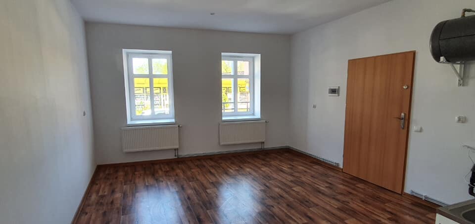 Kończą się ostatnie prace budowlane adaptujące niewykorzystane miejskie lokale użytkowe i mieszkalne na 11 nowych mieszkań socjalnych. Docelowo zamieszkają w nich 52 osoby.