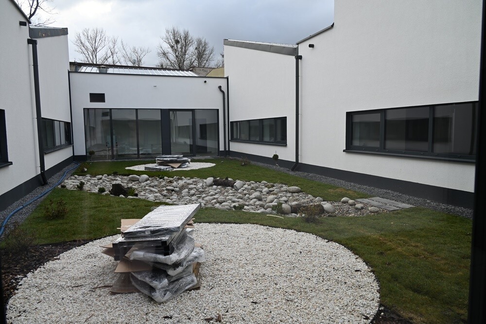 Nowy budynek Szkoły Podstawowej nr 17 w Bielszowicach jest już w stanie surowym zamkniętym. / fot. FB Anna Krzysteczko