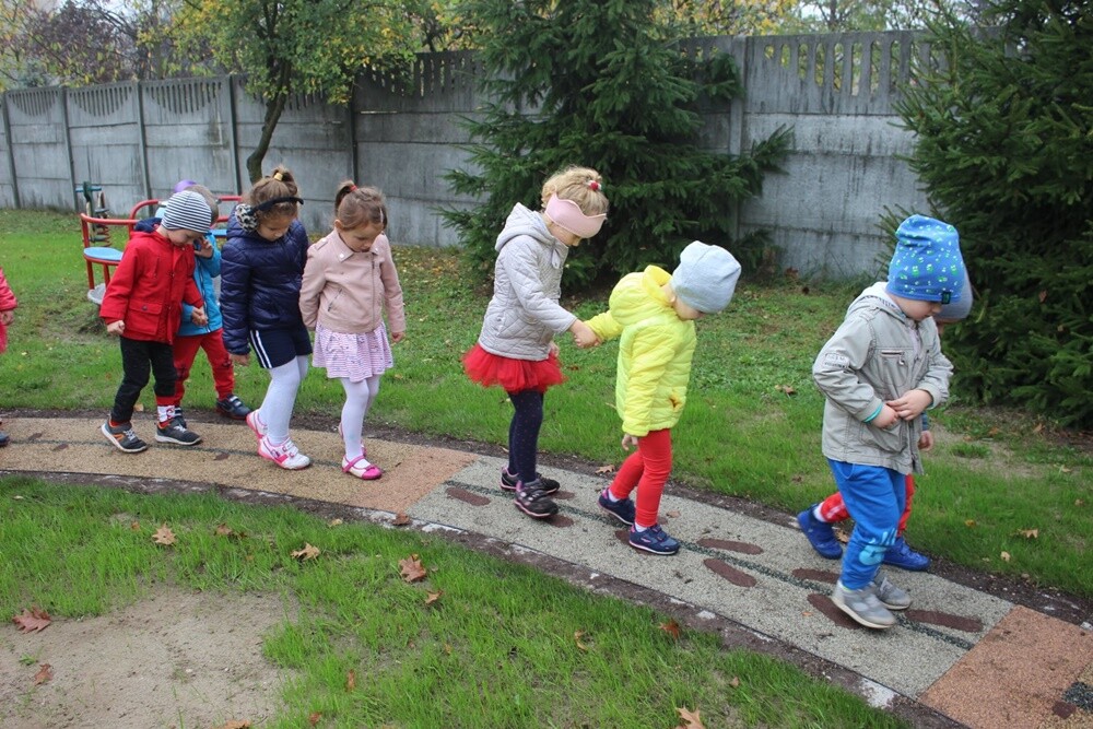 Nowy plac zabaw, plenerowa gra w klasy oraz ścieżka sensoryczna – to atrakcje, z których już mogą korzystać maluchy z miejskiego przedszkola nr 37 w dzielnicy Wirek. Inwestycja powstała w ramach budżetu obywatelskiego.