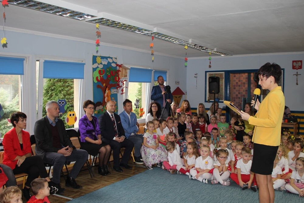 Nowy plac zabaw, plenerowa gra w klasy oraz ścieżka sensoryczna – to atrakcje, z których już mogą korzystać maluchy z miejskiego przedszkola nr 37 w dzielnicy Wirek. Inwestycja powstała w ramach budżetu obywatelskiego.