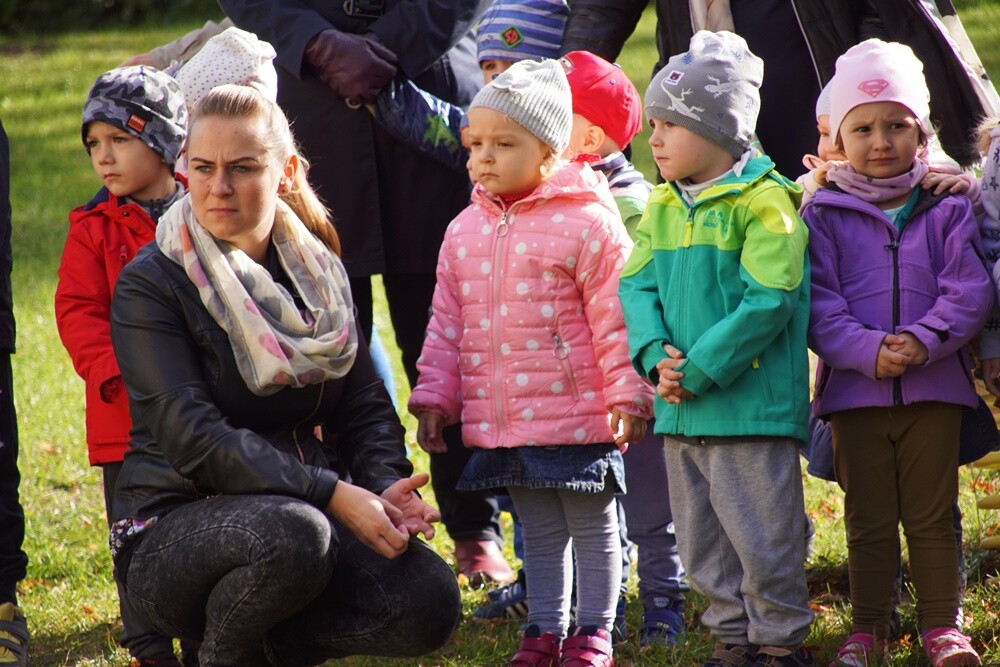 Podopieczni Miejskiego Przedszkola nr 42 w Kochłowicach mogli przetestować dziś świeżo zmodernizowany plac zabaw, znajdujący się na terenie placówki. Inwestycja realizowana była w ramach budżetu obywatelskiego.
