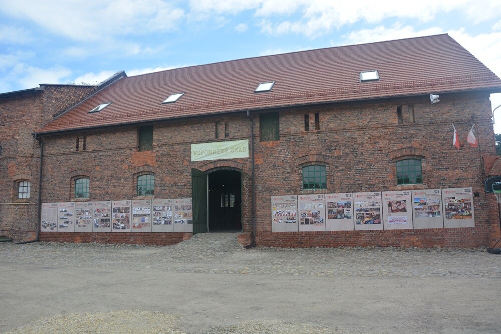 29 kwietnia Muzeum Historii Polski Ludowej po raz 13. otworzyło dla zwiedzających swe podwoje. W nowo wyremontowanym budynku obory powstała sala wystawiennicza, a w niej "Galeria Malarstwa Socrealistycznego". 

fot. Jacek Knapik