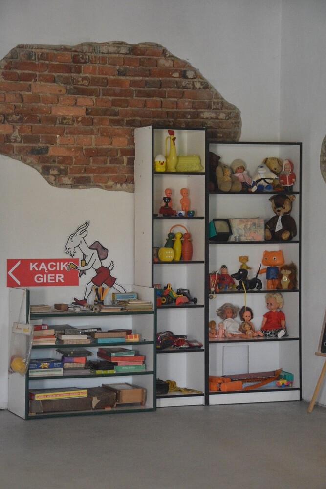 29 kwietnia Muzeum Historii Polski Ludowej po raz 13. otworzyło dla zwiedzających swe podwoje. W nowo wyremontowanym budynku obory powstała sala wystawiennicza, a w niej "Galeria Malarstwa Socrealistycznego". 

fot. Jacek Knapik