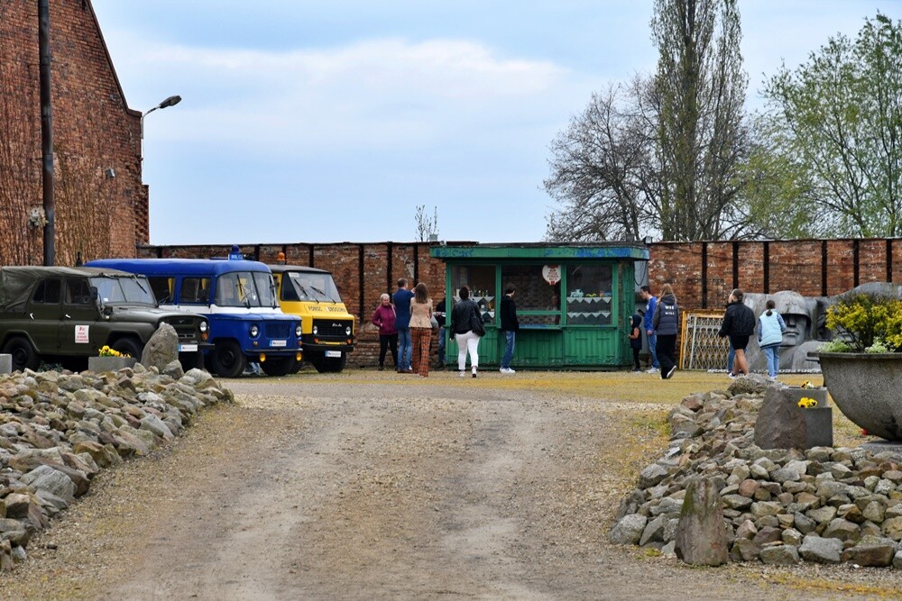 29 kwietnia Muzeum Historii Polski Ludowej po raz 13. otworzyło dla zwiedzających swe podwoje. W nowo wyremontowanym budynku obory powstała sala wystawiennicza, a w niej "Galeria Malarstwa Socrealistycznego". 

fot. Jacek Knapik