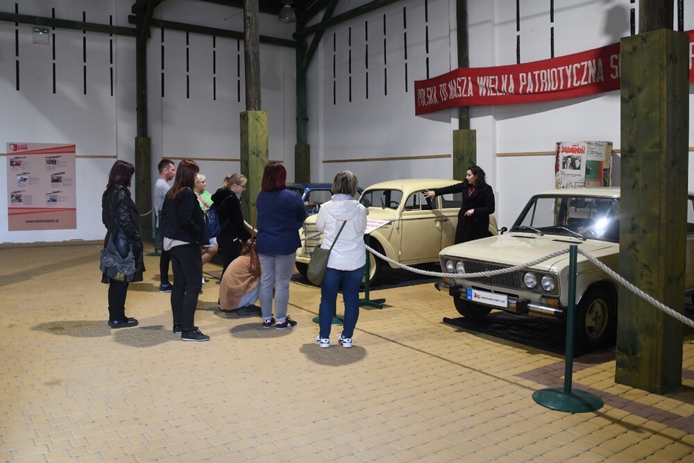 29 kwietnia Muzeum Historii Polski Ludowej po raz 13. otworzyło dla zwiedzających swe podwoje. W nowo wyremontowanym budynku obory powstała sala wystawiennicza, a w niej "Galeria Malarstwa Socrealistycznego". 

fot. Jacek Knapik