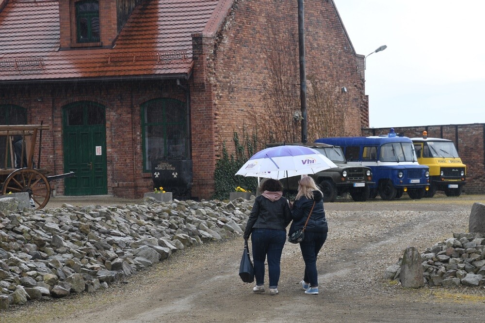 29 kwietnia Muzeum Historii Polski Ludowej po raz 13. otworzyło dla zwiedzających swe podwoje. W nowo wyremontowanym budynku obory powstała sala wystawiennicza, a w niej "Galeria Malarstwa Socrealistycznego". 

fot. Jacek Knapik
