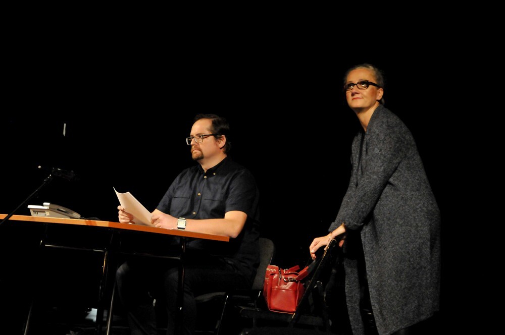 Na deskach sceny bielszowickiego Domu Kultury wystąpili wczoraj rudzcy urzędnicy, którzy w ramach charytatywnego występu przygotowali niesamowity, pełen humoru i autoironii program kabaretowy - w ten sposób wsparli zbiórkę pieniędzy na leczenie chorego na glejaka Kacperka Grajdka.