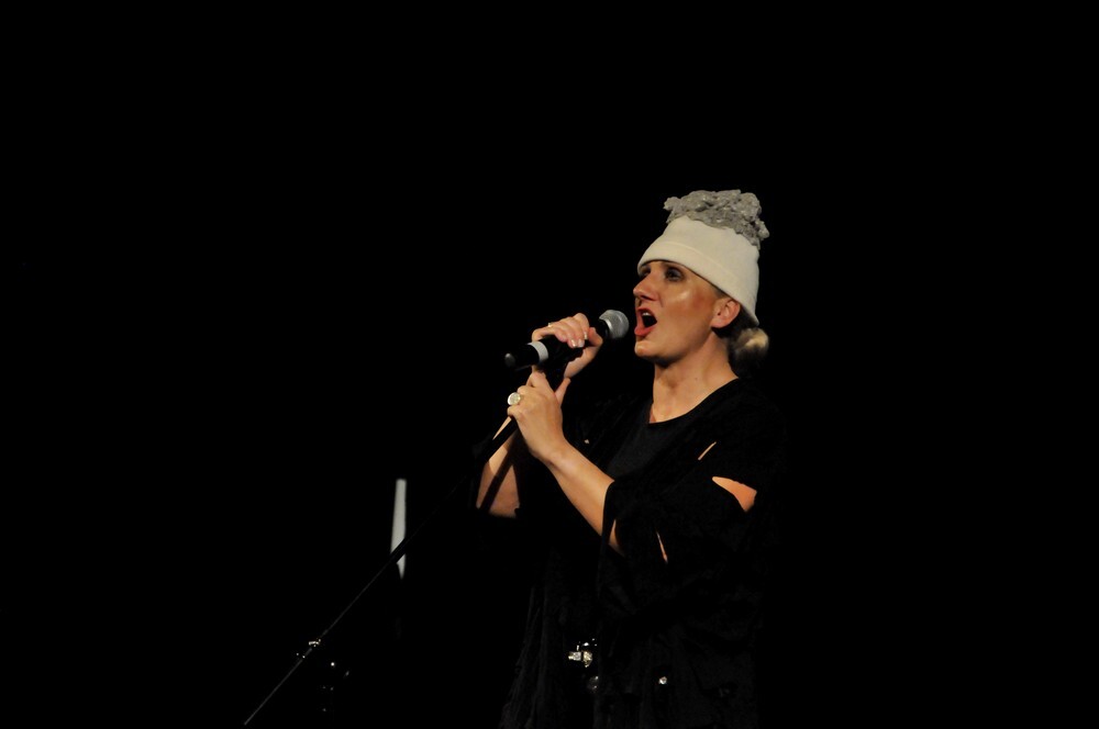 Na deskach sceny bielszowickiego Domu Kultury wystąpili wczoraj rudzcy urzędnicy, którzy w ramach charytatywnego występu przygotowali niesamowity, pełen humoru i autoironii program kabaretowy - w ten sposób wsparli zbiórkę pieniędzy na leczenie chorego na glejaka Kacperka Grajdka.