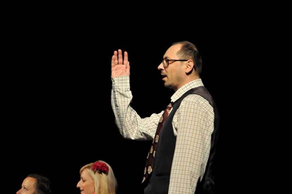 Na deskach sceny bielszowickiego Domu Kultury wystąpili wczoraj rudzcy urzędnicy, którzy w ramach charytatywnego występu przygotowali niesamowity, pełen humoru i autoironii program kabaretowy - w ten sposób wsparli zbiórkę pieniędzy na leczenie chorego na glejaka Kacperka Grajdka.